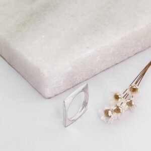 Anel Prata Quadrado Abaulado Liso